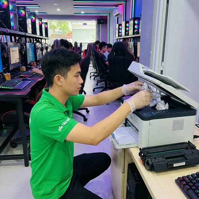 Kỹ thuật viên ĐẾN TẬN NƠI kéo giấy kẹt ra khỏi paper path bên trong tại quận Hòa Vang