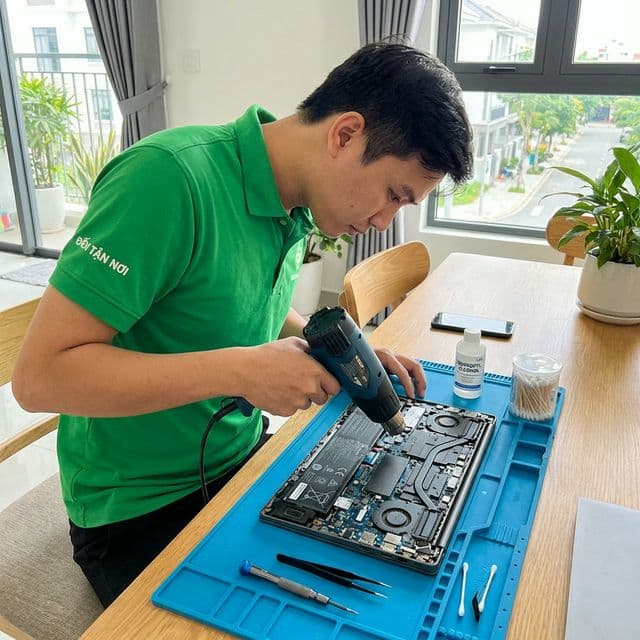 Kỹ thuật viên ĐẾN TẬN NƠI xử lý laptop bị vào nước tại nhà ở Đà Nẵng